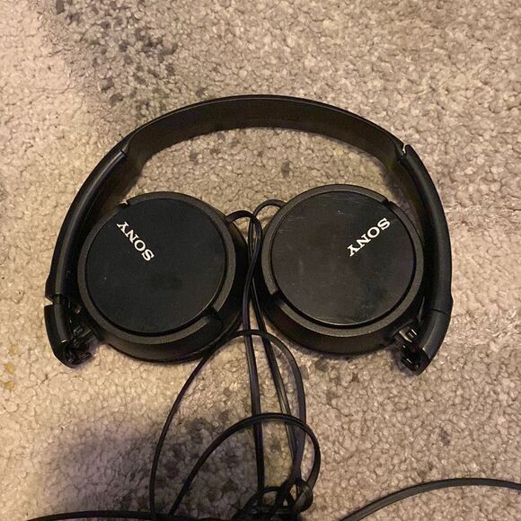 Sony  Headphones  - Picture 1 of 5